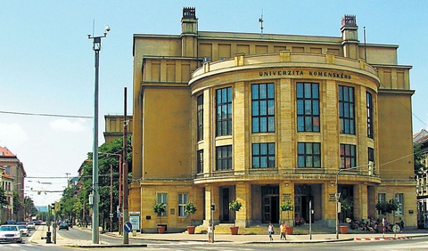 600175_univerzita-komenskeho-safarikovo-namestie-bratislava-crop